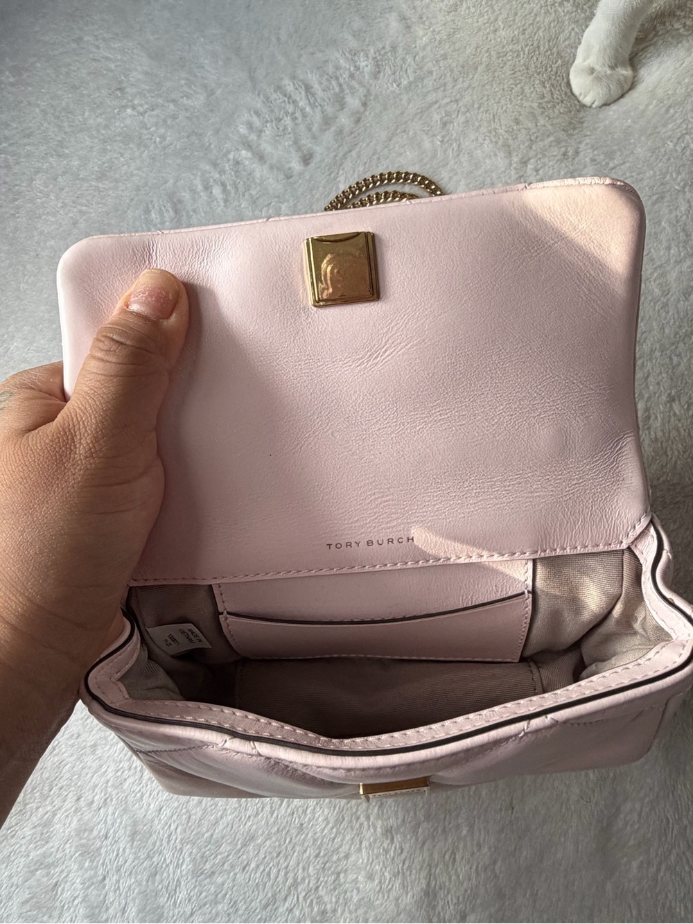 Tory Burch Quilted Pale Pink Leather Crossbody with Gold Chain - Picture 4 of 7